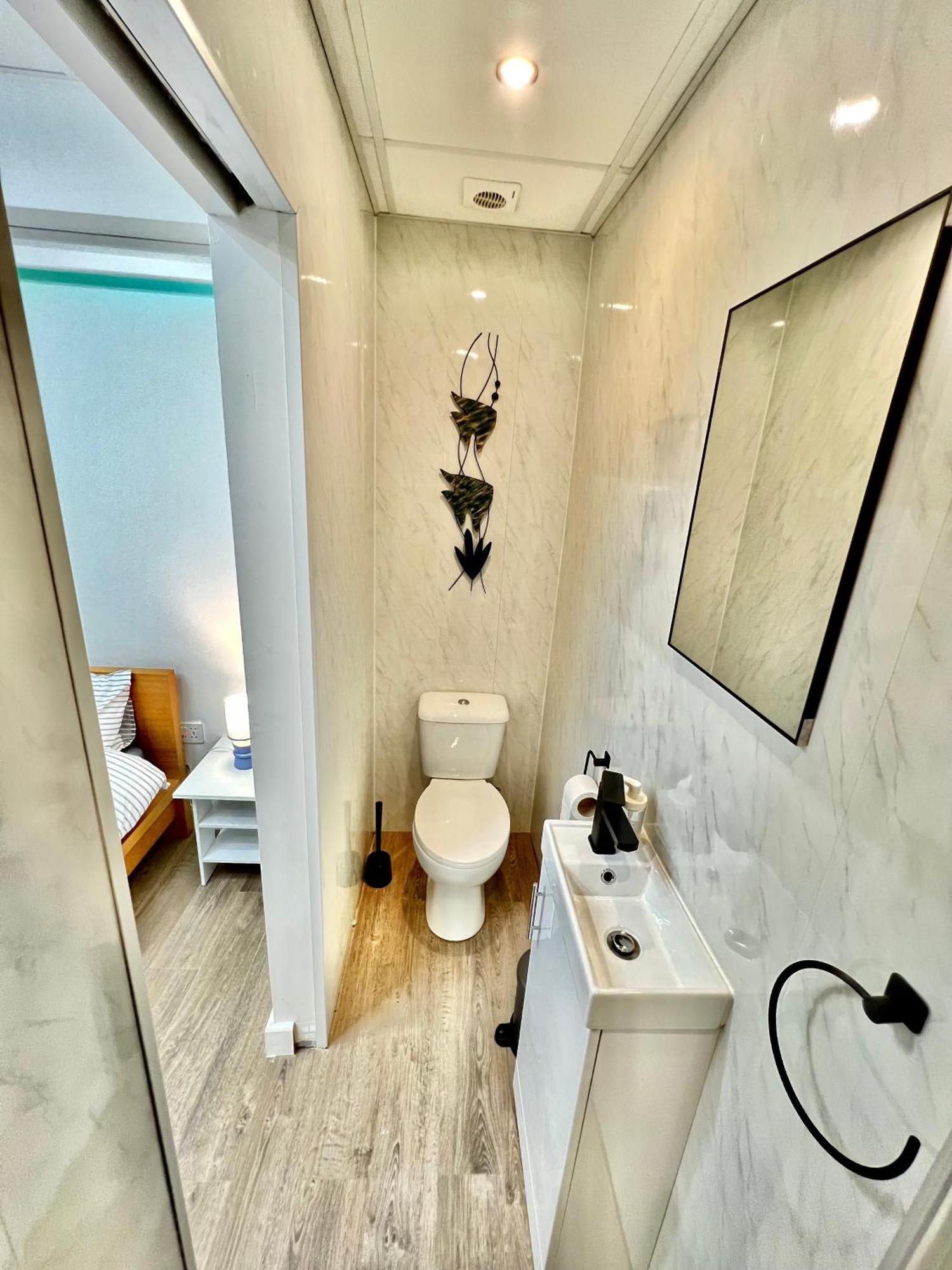 Проживание в семье Lux Super King Private Bath Mediacity, Mufc, Salford Манчестер